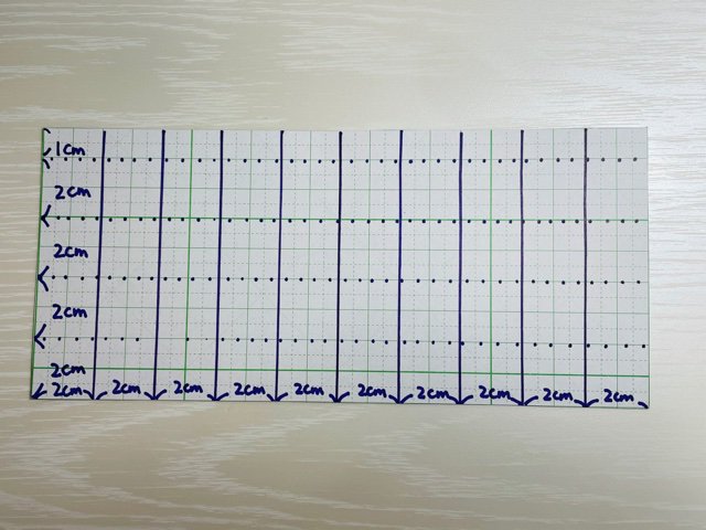 ナイフで折り筋を入れたブロック用工作用紙